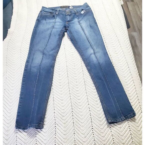 Fabulosity Y2K Lightwash Jeans Size 9 - Picture 2 of 9